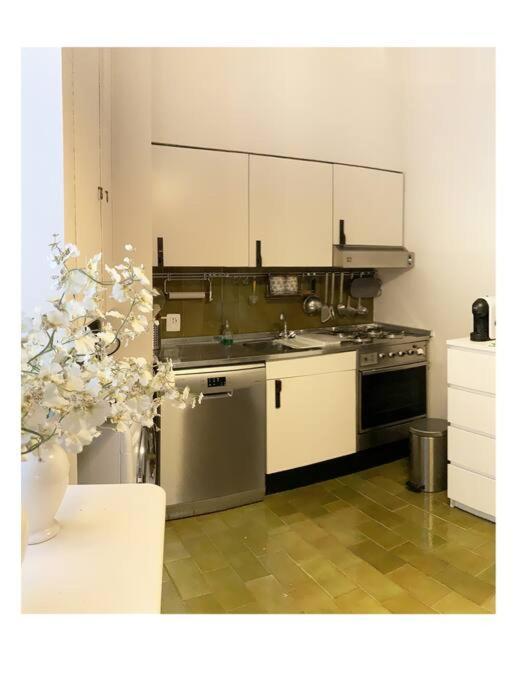 Elegant San Babila ,5 Minutes From Duomo * Milano